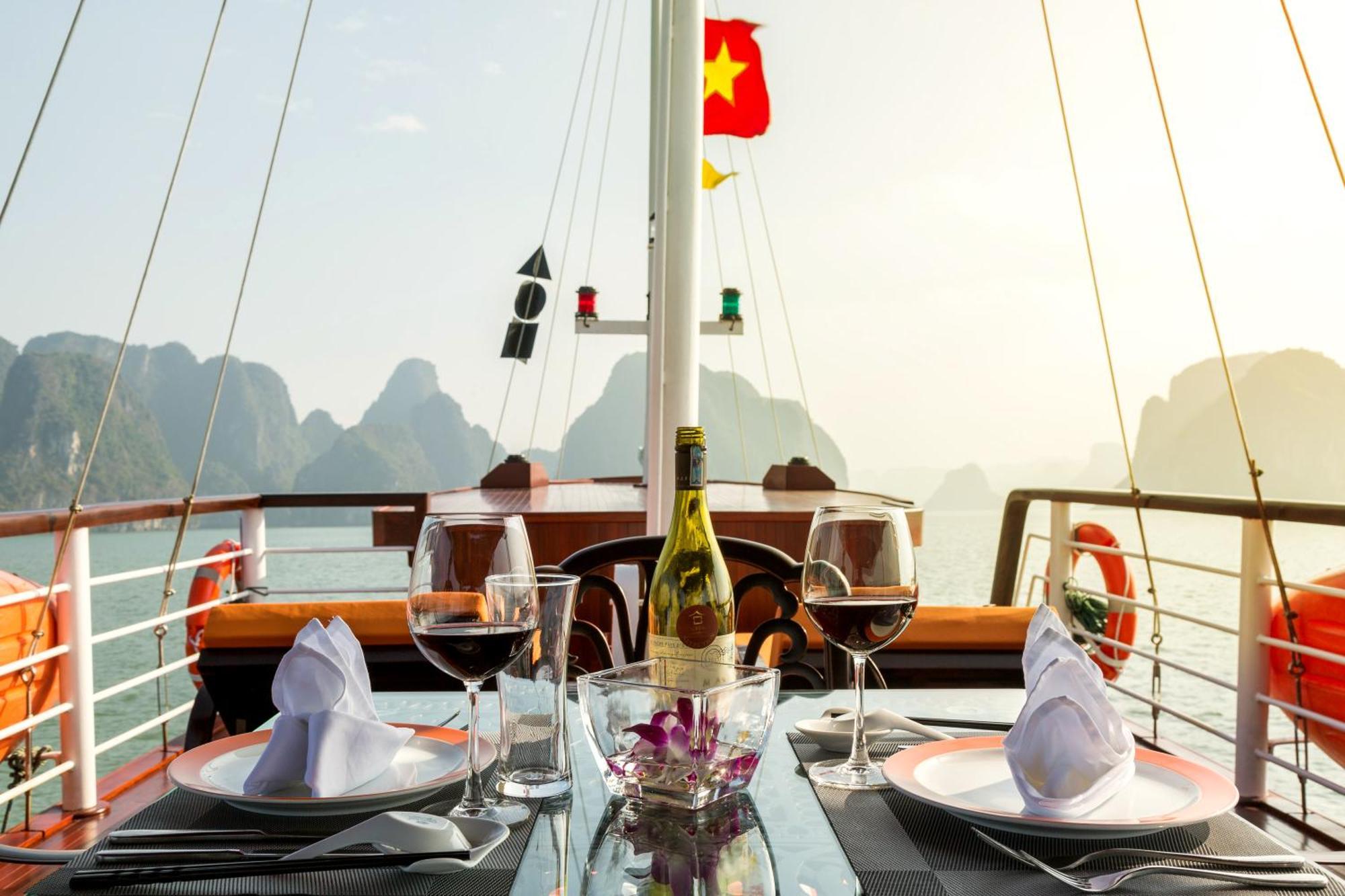 Emeraude Classic Cruises Ha Long Exterior foto
