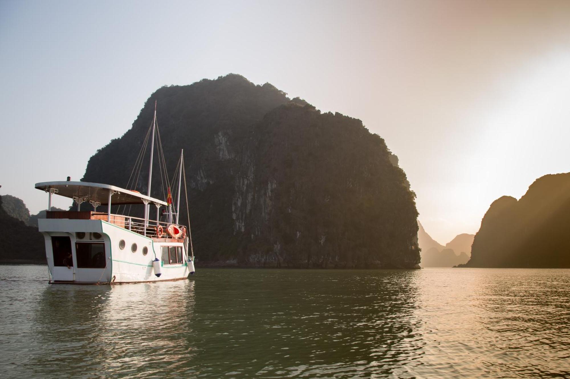 Emeraude Classic Cruises Ha Long Exterior foto